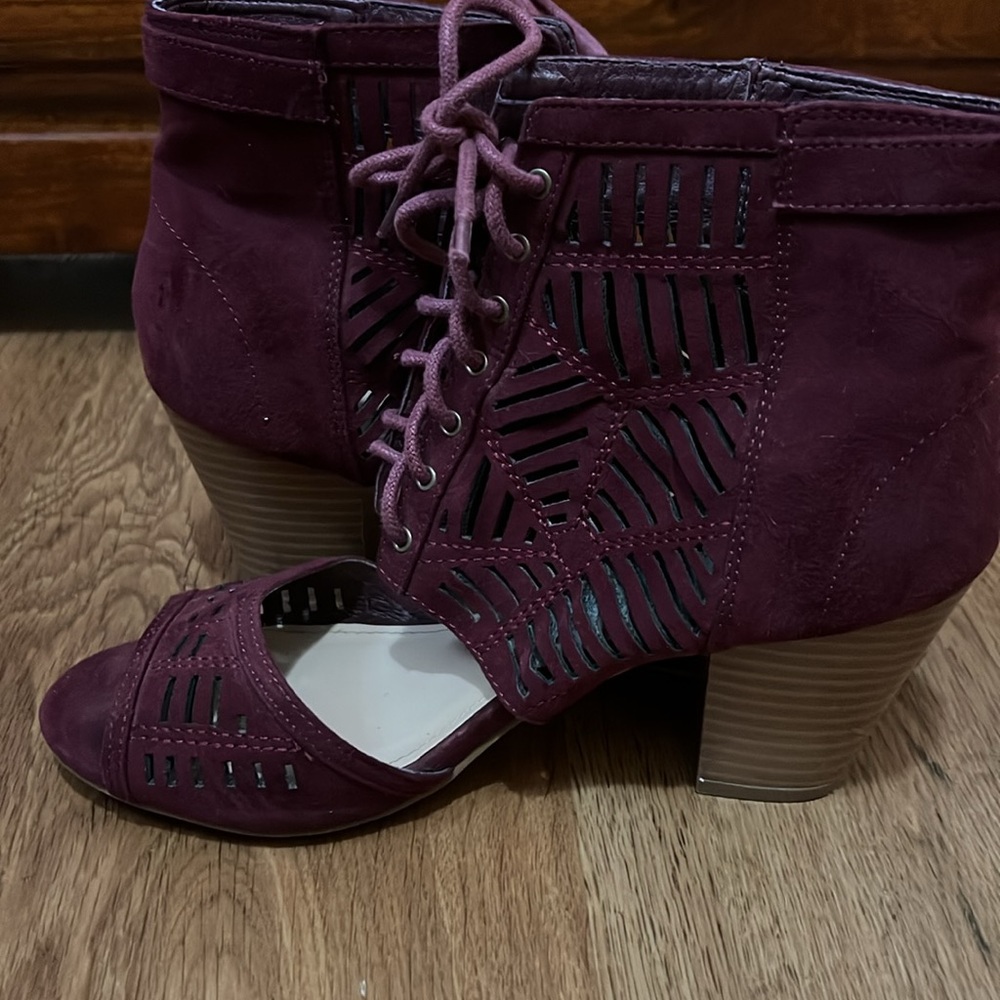 Laser cut Corset Booties 7.5 JustFab - Picture 8 of 12